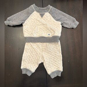GAP Infant Gray and Cream Ensemble